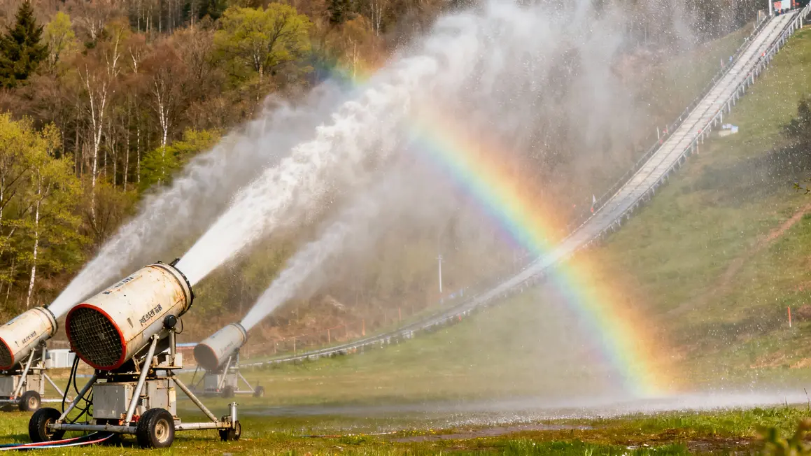 Évacuateurs saut de ski Barrage de l'Aigle eau et arcs-en-ciel